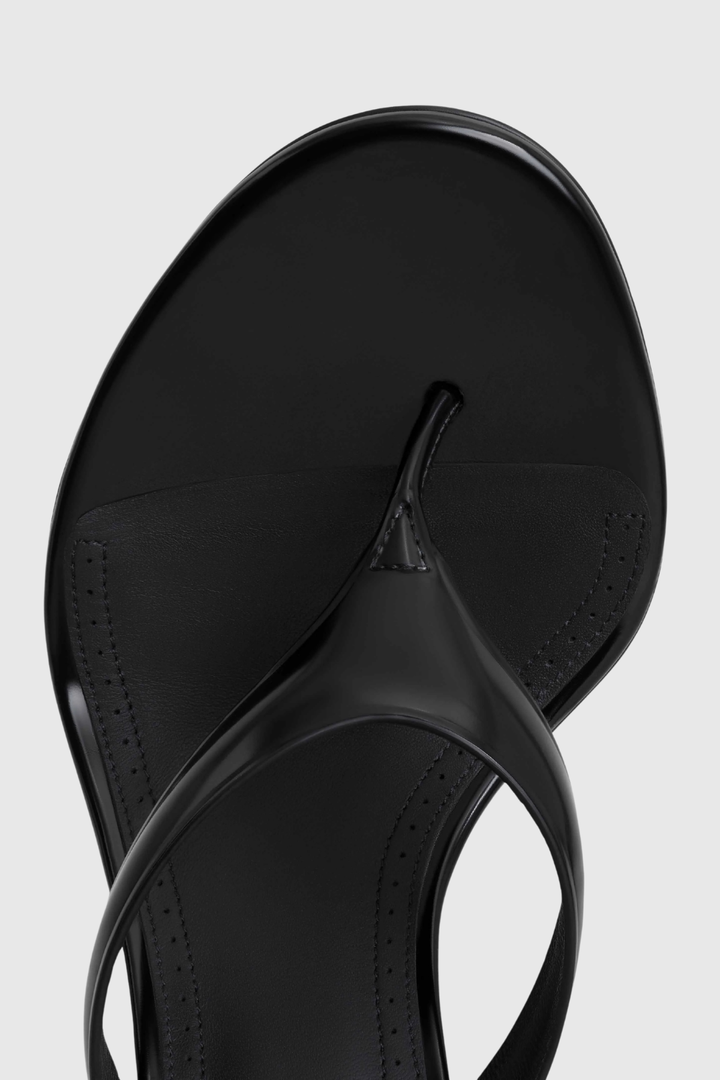 Xaweie Thong Sandals - Black